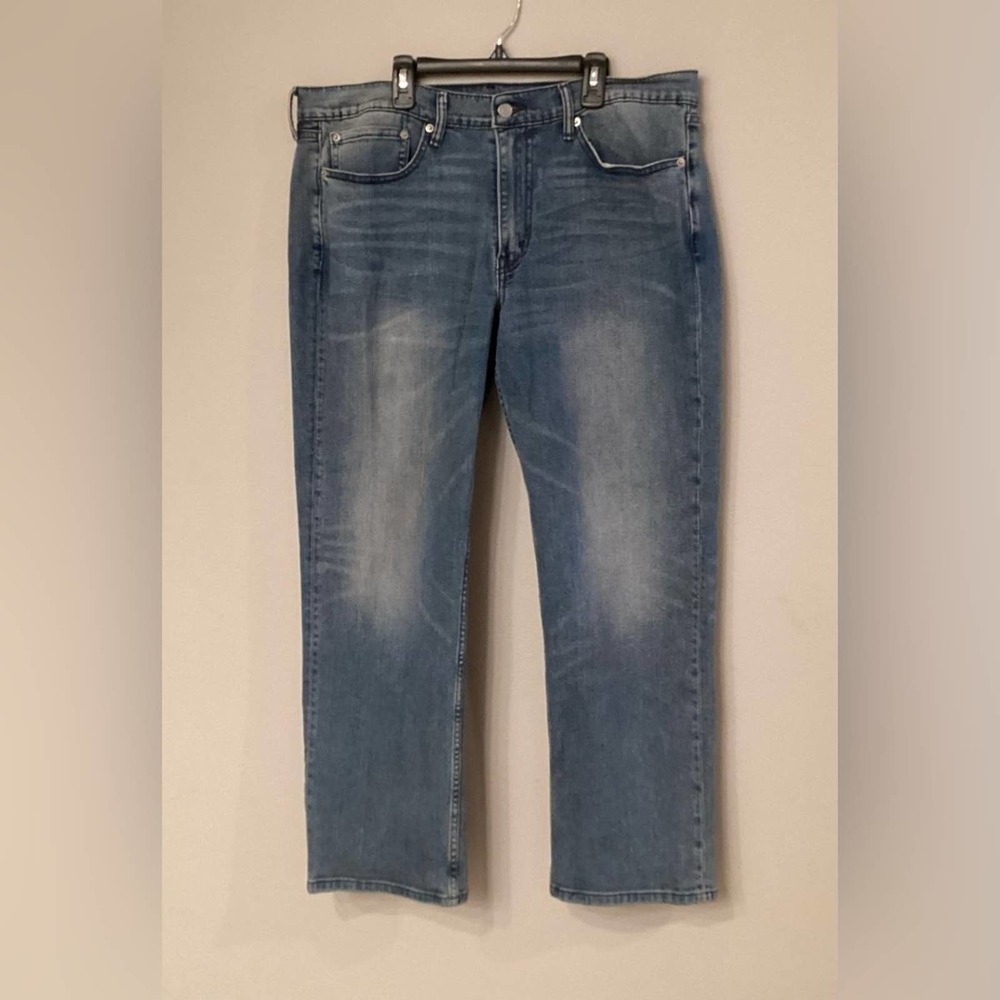 Men’s Levi’s 514 in Size 36 x 30.  In Excellent Preloved Condition!